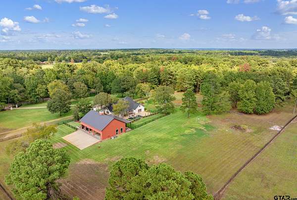7.46 Acres of Land with Home for Sale in Jacksonville, Texas