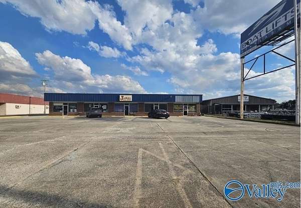 1.5 Acres of Improved Commercial Land for Sale in Hanceville, Alabama