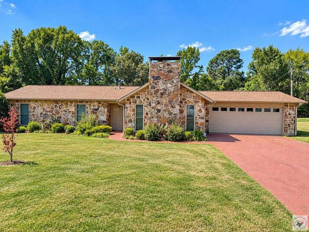 1.56 Acres of Land with Home for Sale in Texarkana, Arkansas
