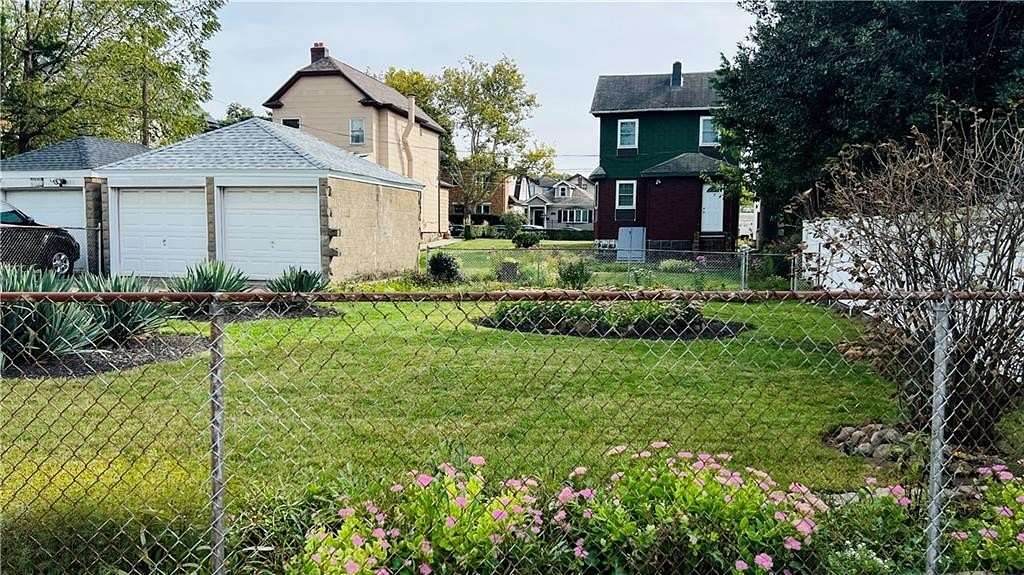 0.1 Acres of Residential Land for Sale in Maspeth, New York