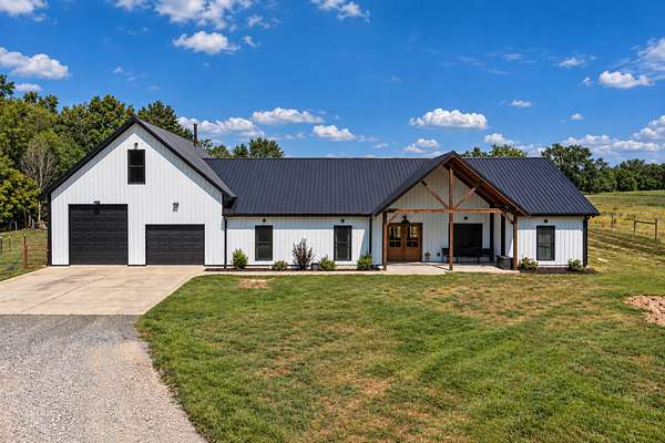 6.26 Acres of Land with Home for Sale in Bethpage, Tennessee