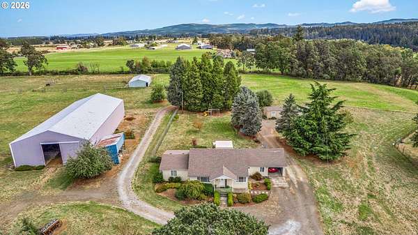 19.9 Acres of Land with Home for Sale in Molalla, Oregon