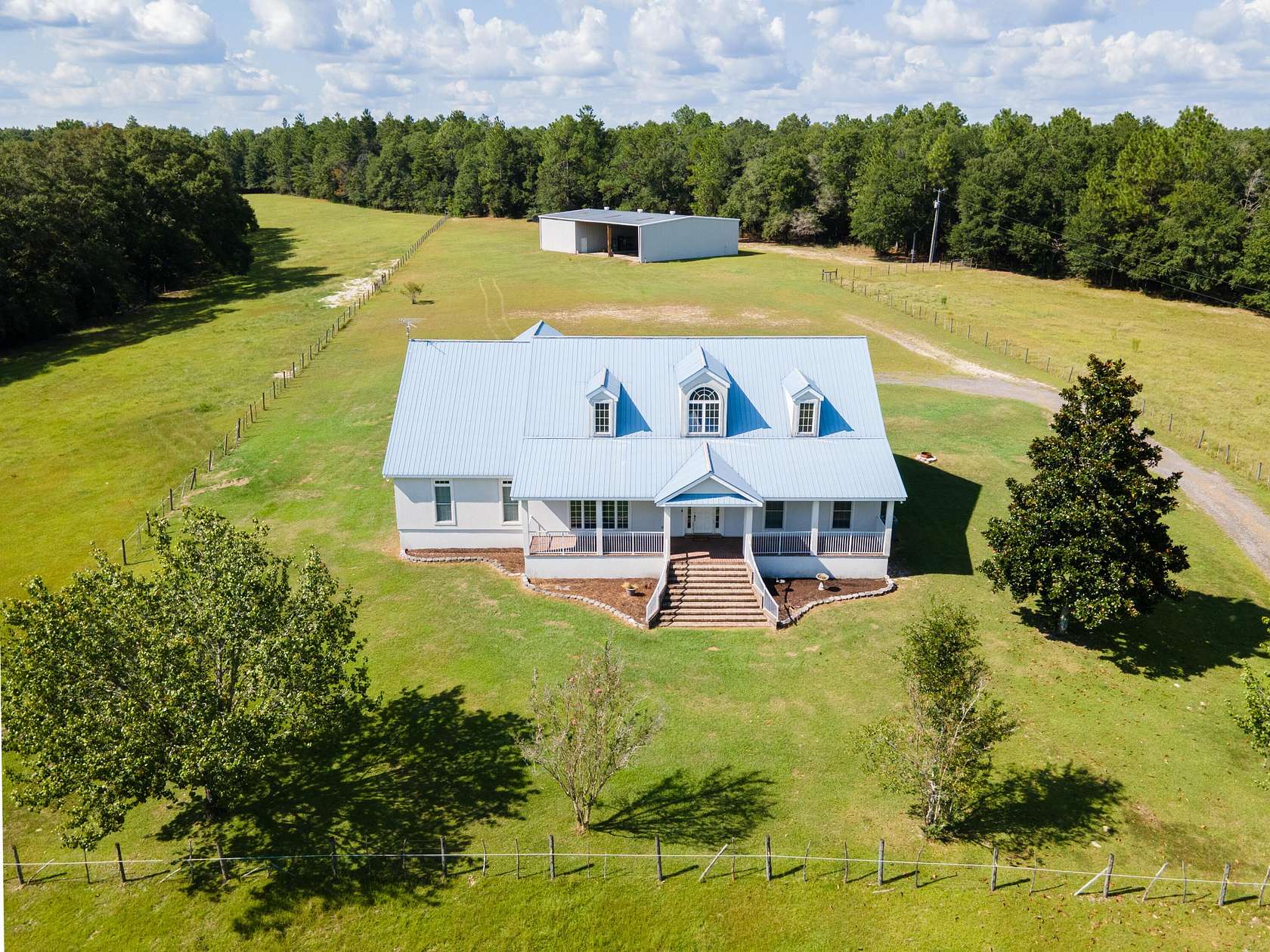 368 Acres of Land with Home for Sale in DeFuniak Springs, Florida
