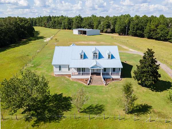 368 Acres of Land with Home for Sale in DeFuniak Springs, Florida