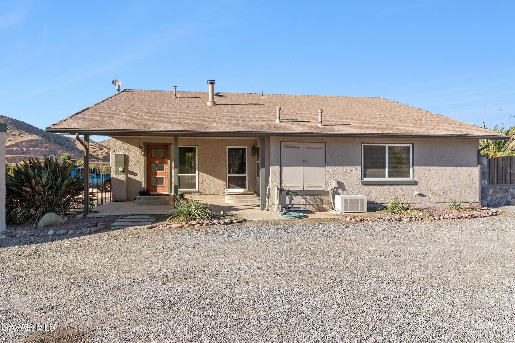 2.5 Acres of Land with Home for Sale in Palmdale, California