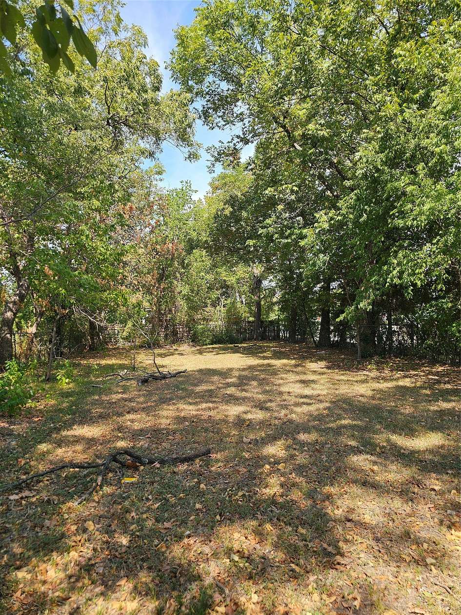 0.13 Acres of Mixed-Use Land for Sale in Corsicana, Texas