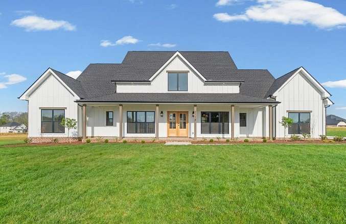 1.62 Acres of Land with Home for Sale in Clarksville, Tennessee
