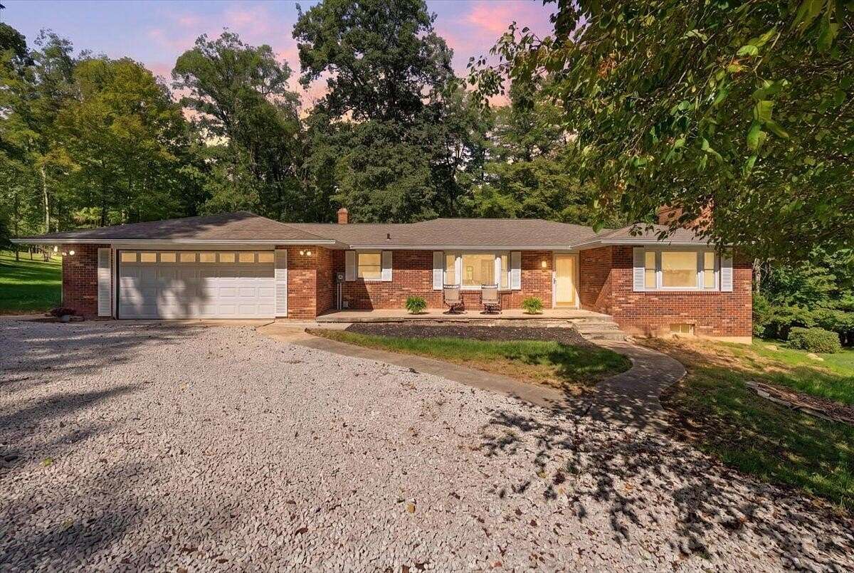 5 Acres of Land with Home for Sale in Mount Vernon, Ohio