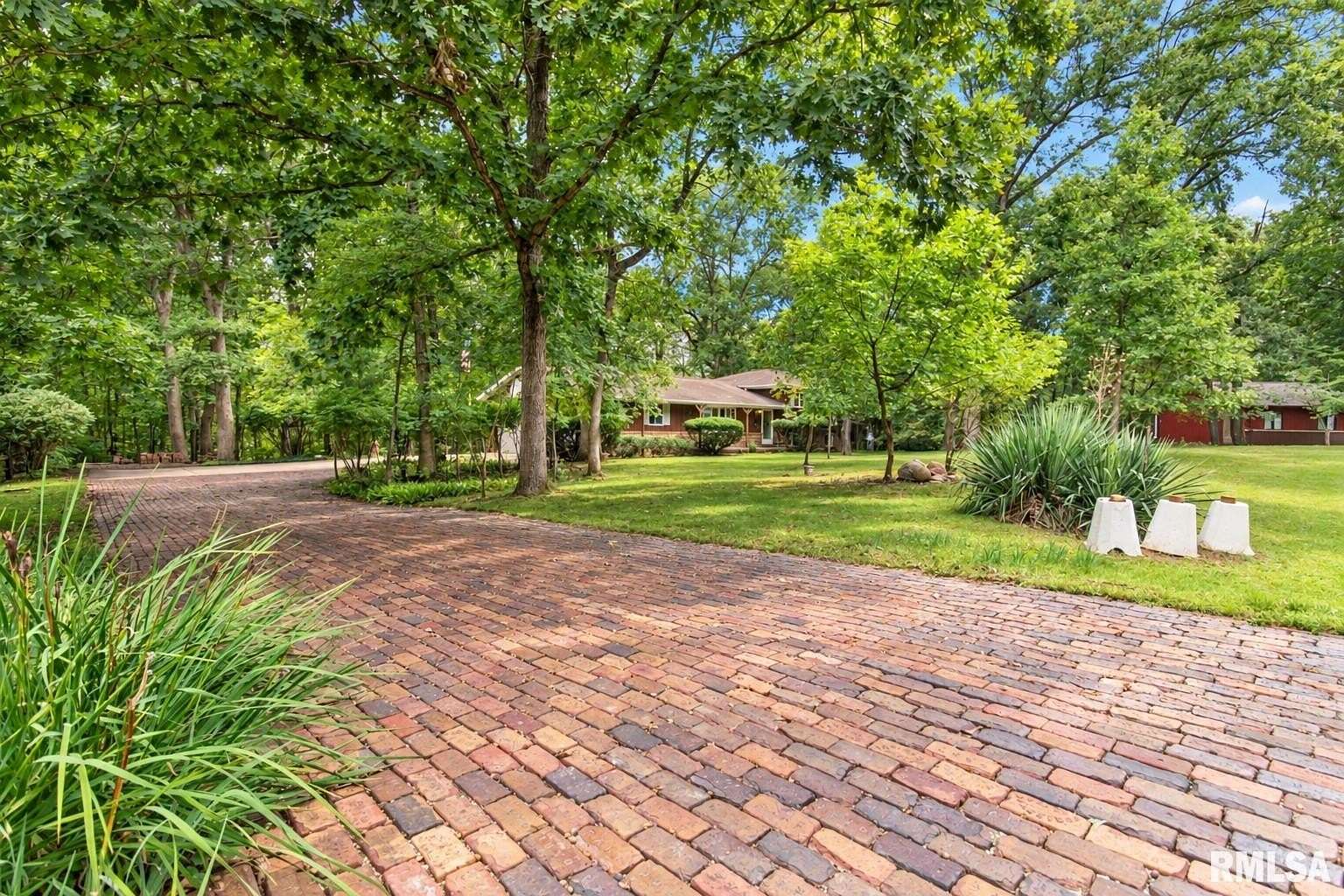 1.58 Acres of Land with Home for Sale in Brimfield, Illinois