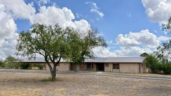 3.5 Acres of Land with Home for Lease in Del Rio, Texas