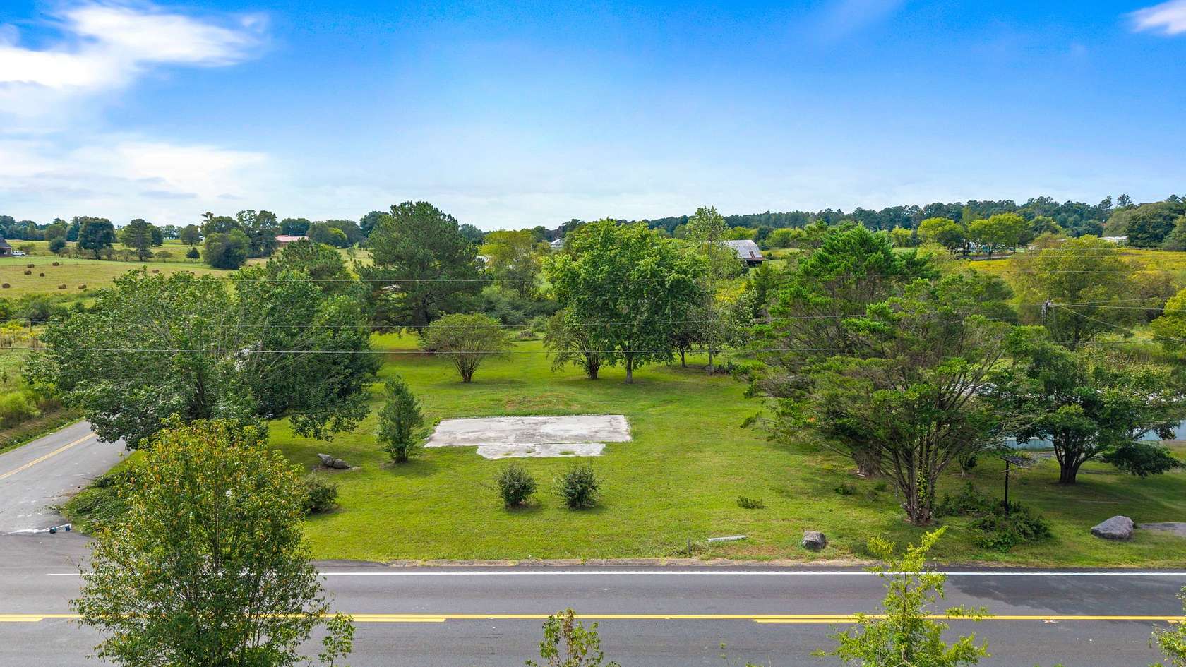 1 Acre of Residential Land for Sale in Oldfort, Tennessee