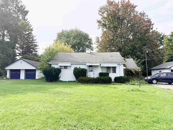 1.5 Acres of Land with Home for Sale in Saginaw, Michigan