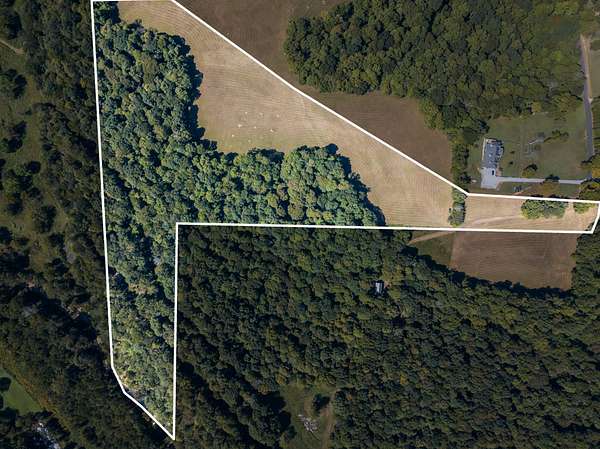 22 Acres of Land for Auction in Greenbrier, Tennessee