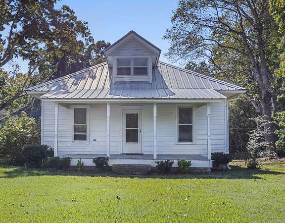 2.25 Acres of Land with Home for Auction in Greenbrier, Tennessee
