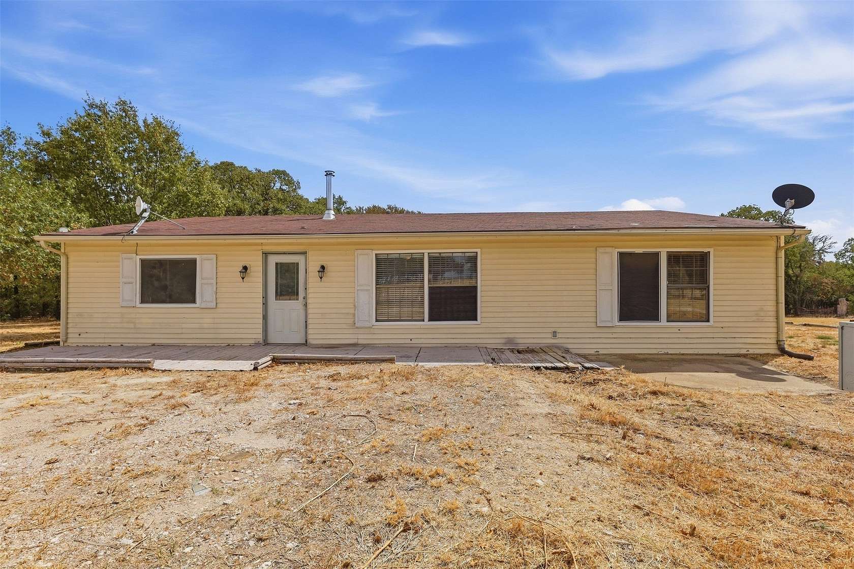 3.67 Acres of Land with Home for Sale in Granbury, Texas