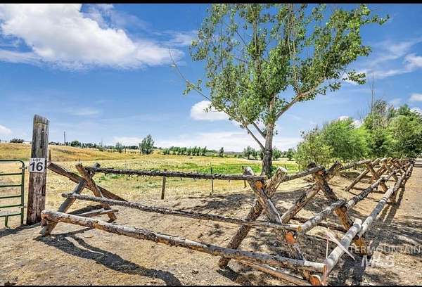 9.2 Acres of Land for Sale in Gooding, Idaho