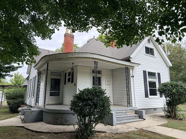 7.47 Acres of Land with Home for Sale in Springfield, Tennessee
