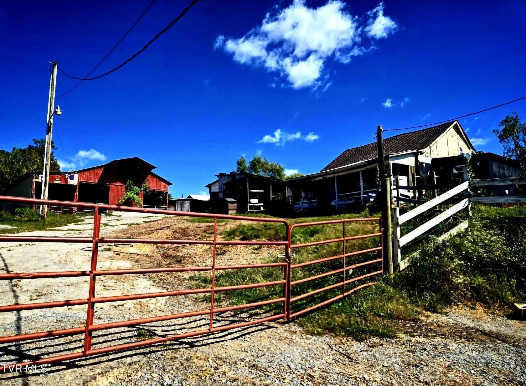 16.8 Acres of Land with Home for Sale in Bristol, Tennessee