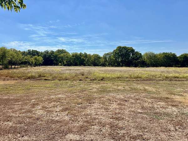 8 Acres of Land for Sale in Waco, Texas