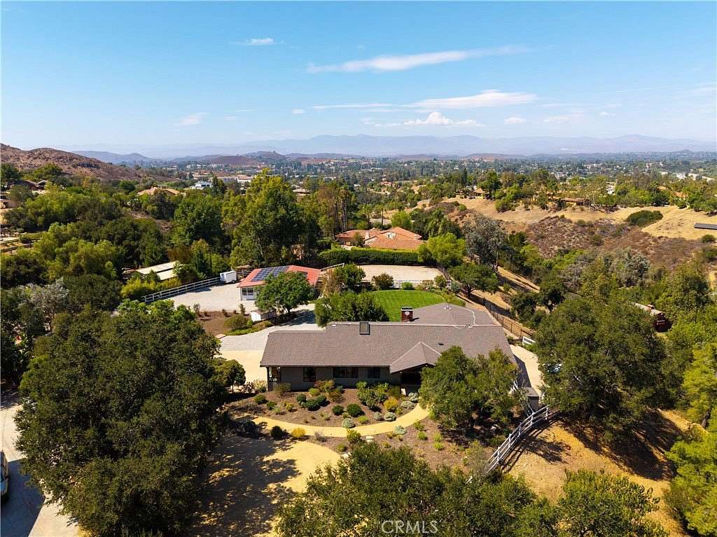 3.64 Acres of Land with Home for Sale in Thousand Oaks, California