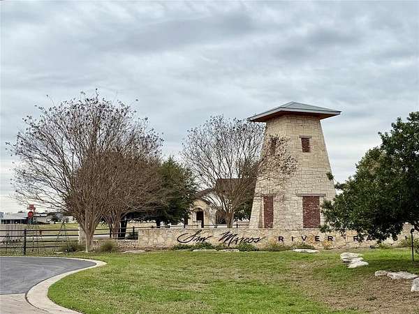 1.42 Acres of Residential Land for Sale in Martindale, Texas
