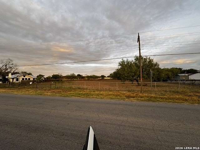 1 Acre of Residential Land for Sale in Devine, Texas