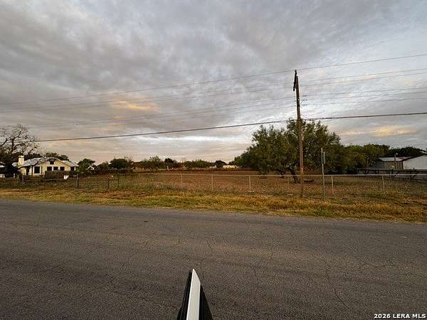 1 Acre of Residential Land for Sale in Devine, Texas