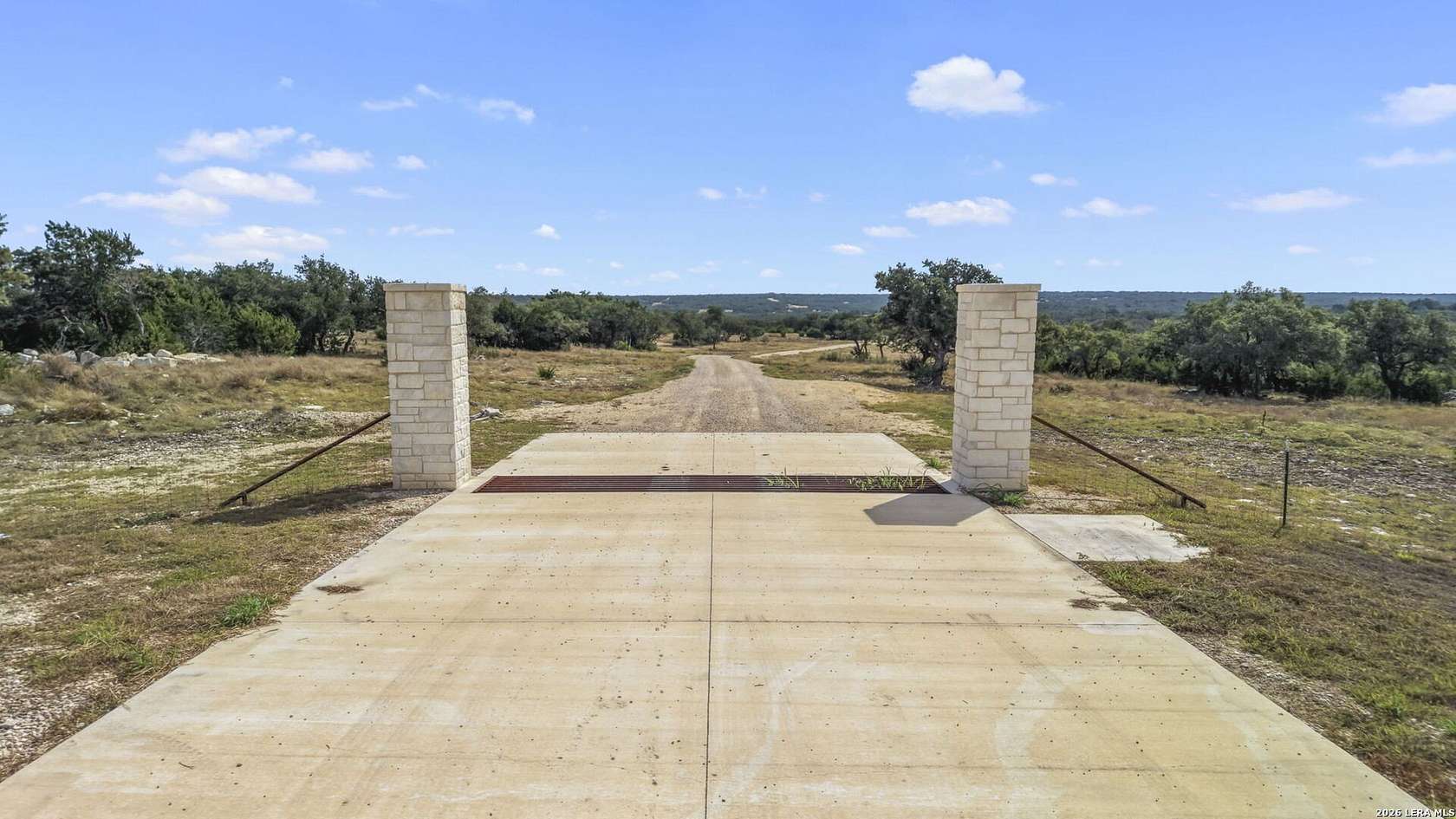 12 Acres of Land for Sale in Mountain Home, Texas