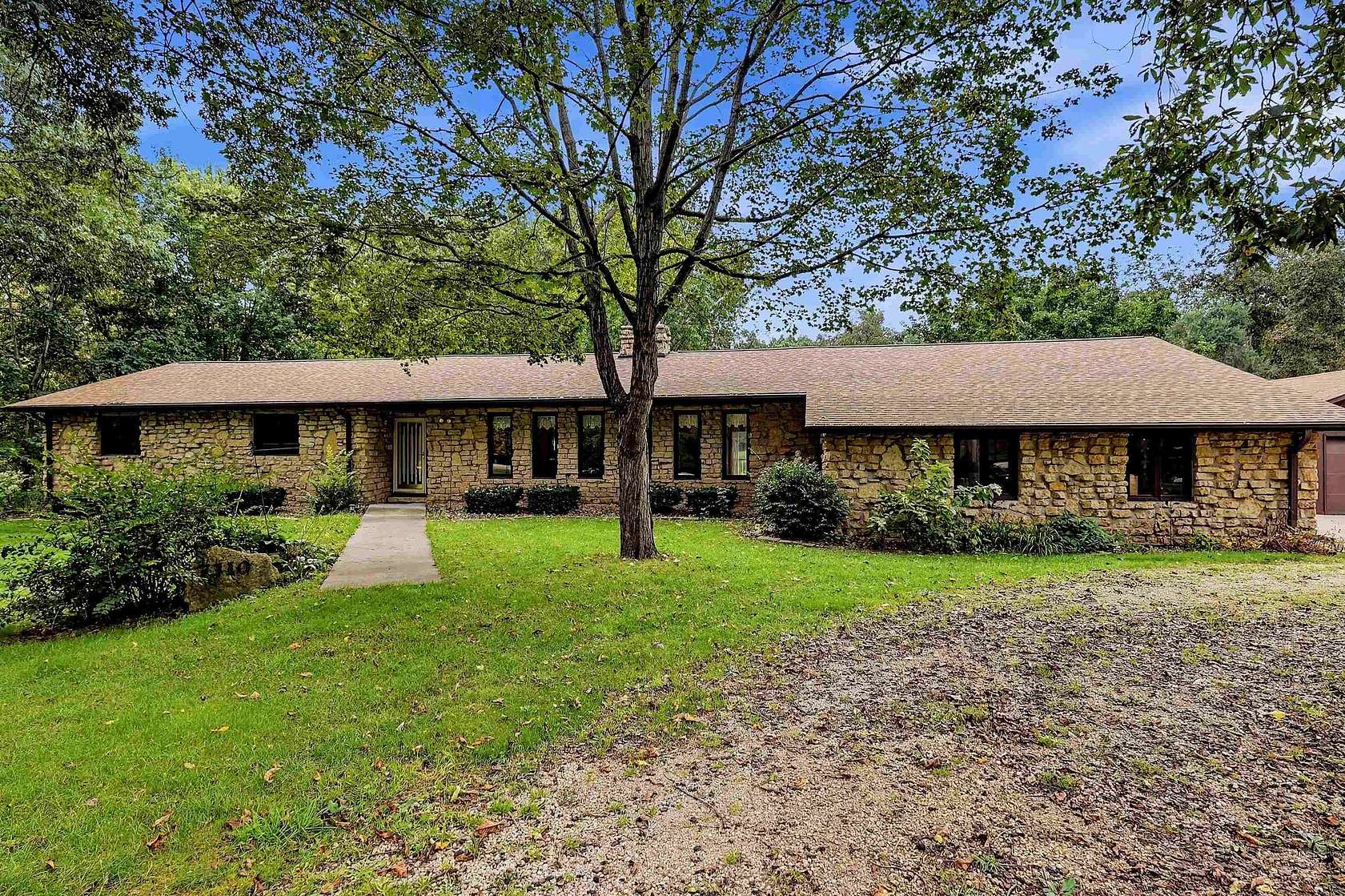 3 Acres of Land with Home for Sale in East Dubuque, Illinois
