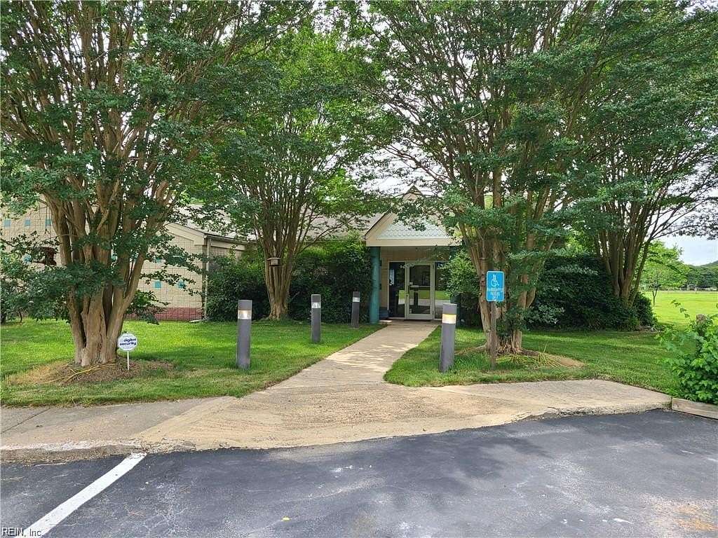 6.19 Acres of Improved Commercial Land for Sale in Suffolk, Virginia
