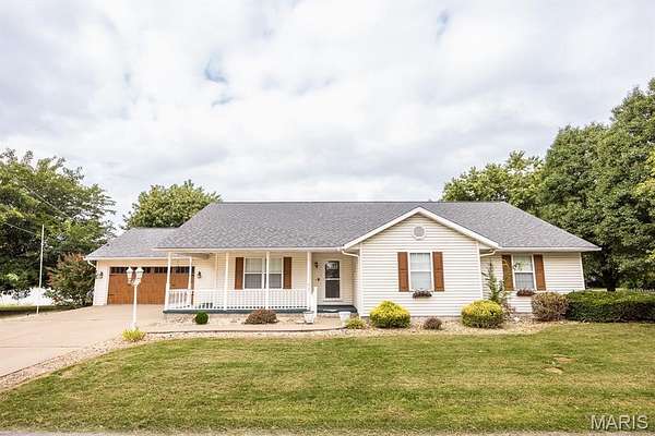 1.64 Acres of Land with Home for Sale in Pontoon Beach, Illinois