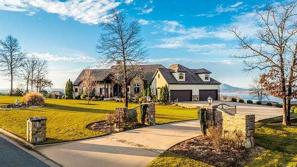1.5 Acres of Land with Home for Sale in North Little Rock, Arkansas