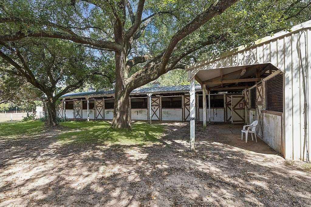 14 Acres of Land with Home for Sale in Magnolia, Texas