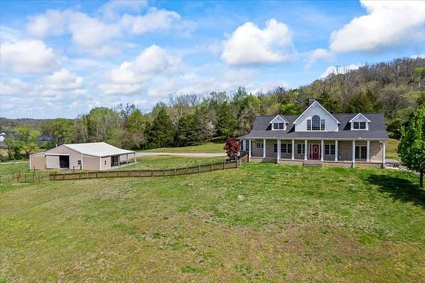 25 Acres of Agricultural Land with Home for Sale in Bethpage, Tennessee