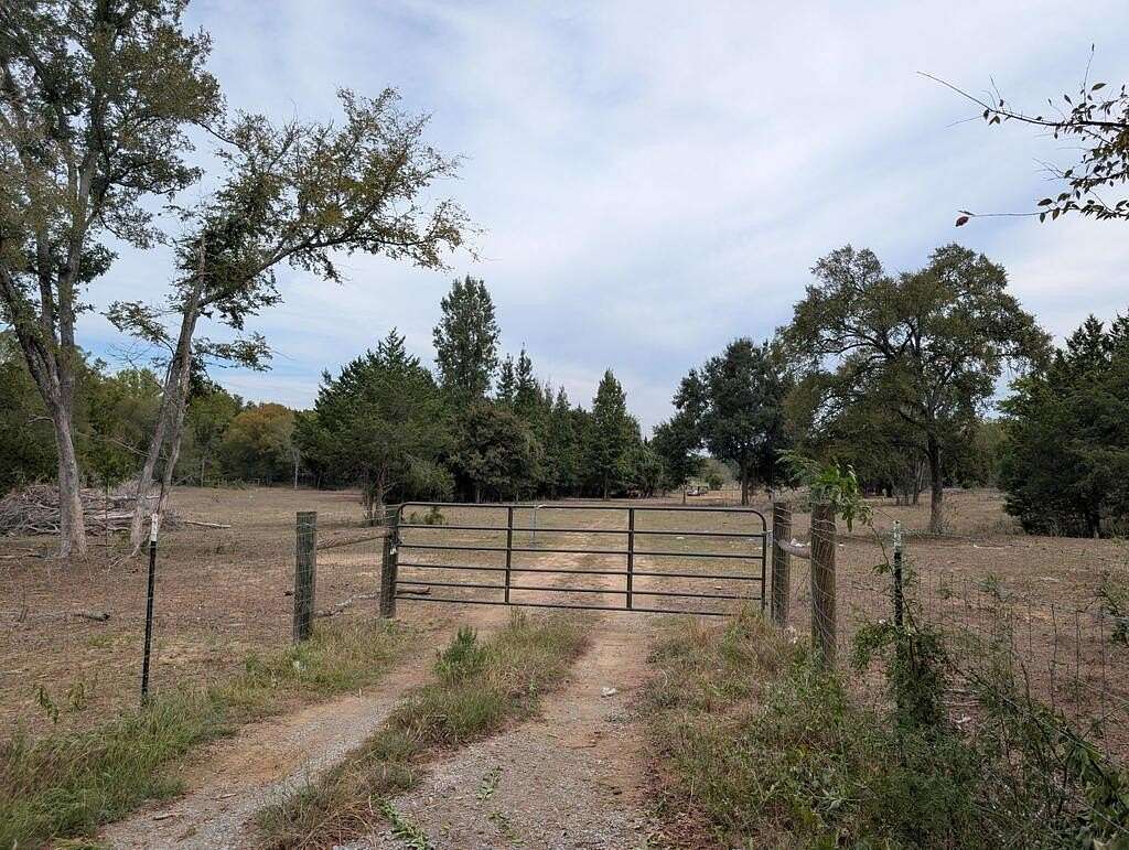 40.2 Acres of Agricultural Land for Sale in Oakwood, Texas