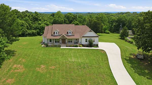 14.8 Acres of Land with Home for Sale in Indian Mound, Tennessee