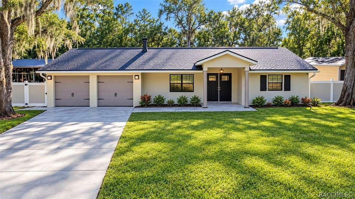 1.63 Acres of Improved Mixed-Use Land for Sale in Crystal River, Florida