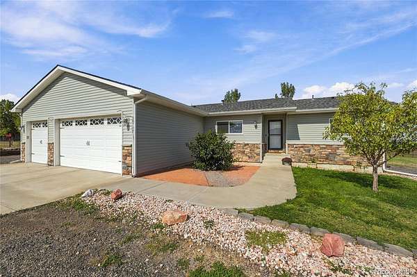 2.58 Acres of Land with Home for Sale in Keenesburg, Colorado
