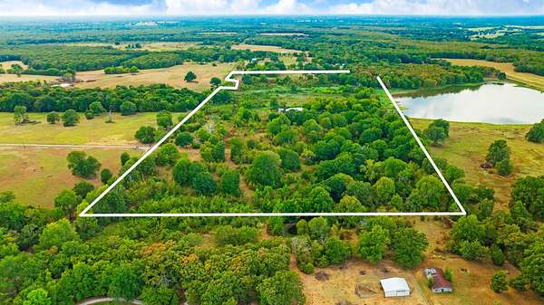 84 Acres of Land for Sale in Paris, Texas