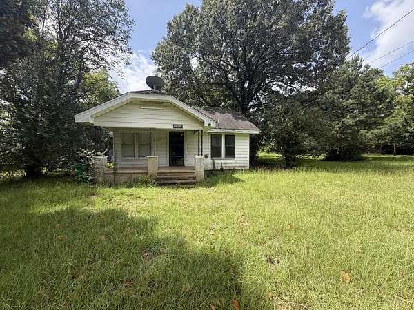 4.25 Acres of Land with Home for Sale in Palestine, Texas