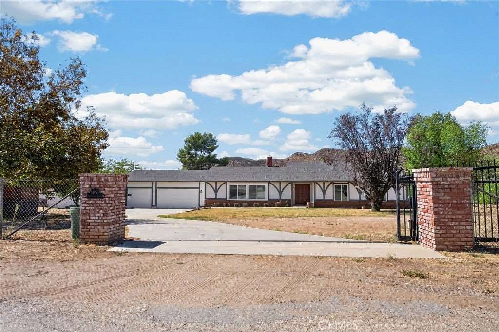 1.62 Acres of Land with Home for Sale in Agua Dulce, California