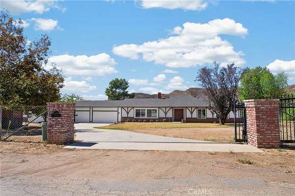 1.62 Acres of Land with Home for Sale in Agua Dulce, California