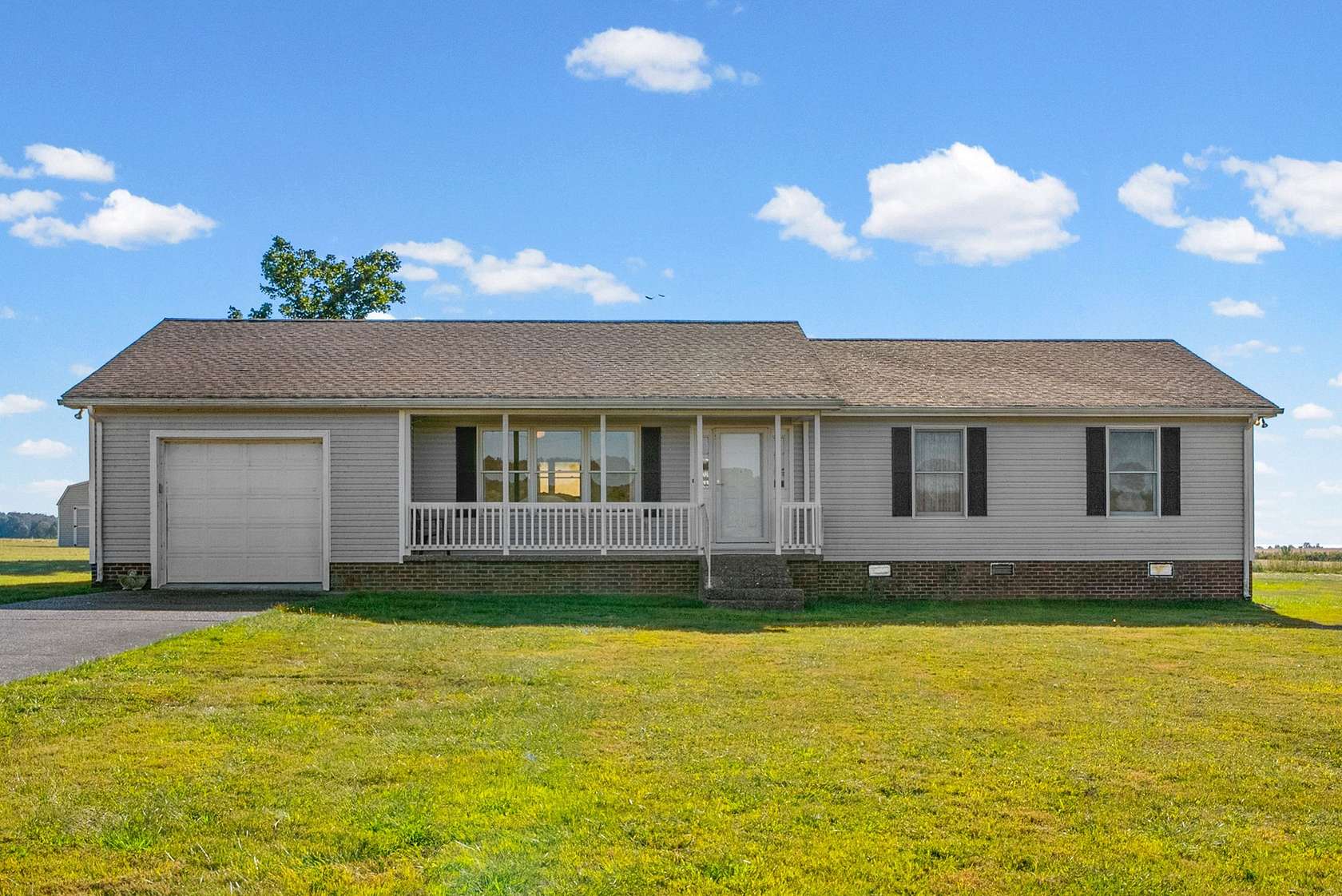 5.3 Acres of Land with Home for Auction in Hopkinsville, Kentucky