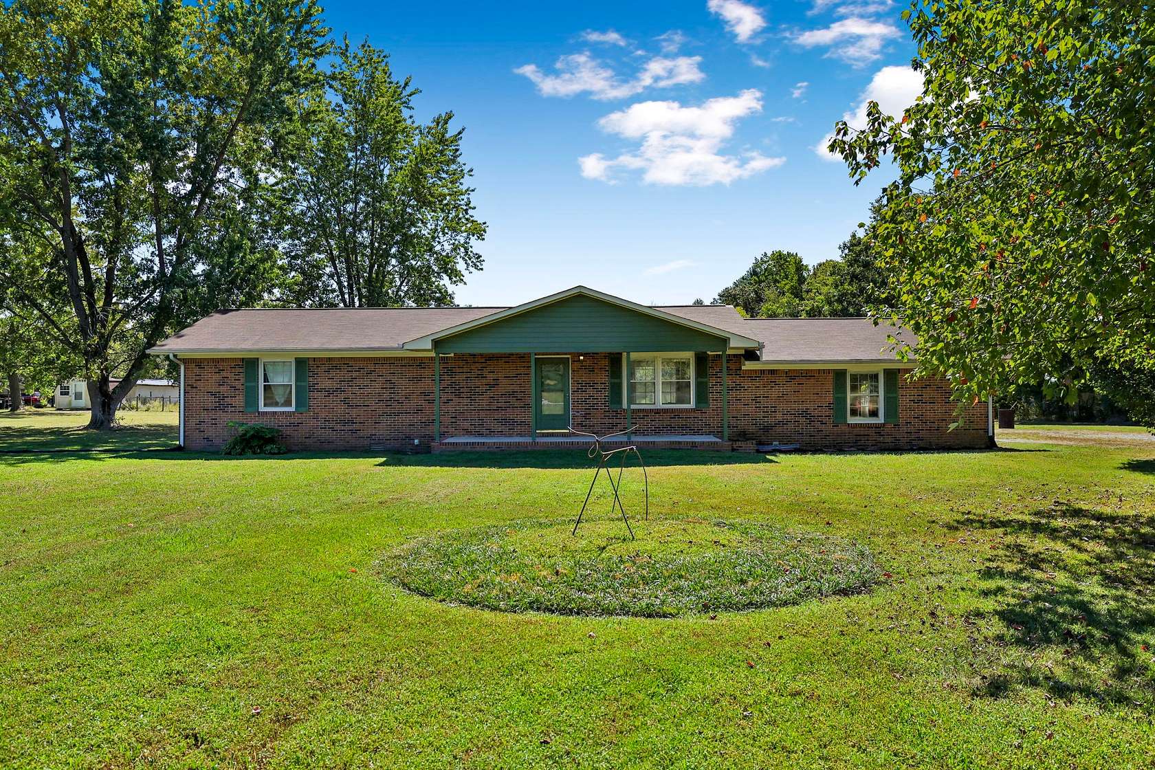 4.8 Acres of Land with Home for Sale in Manchester, Tennessee