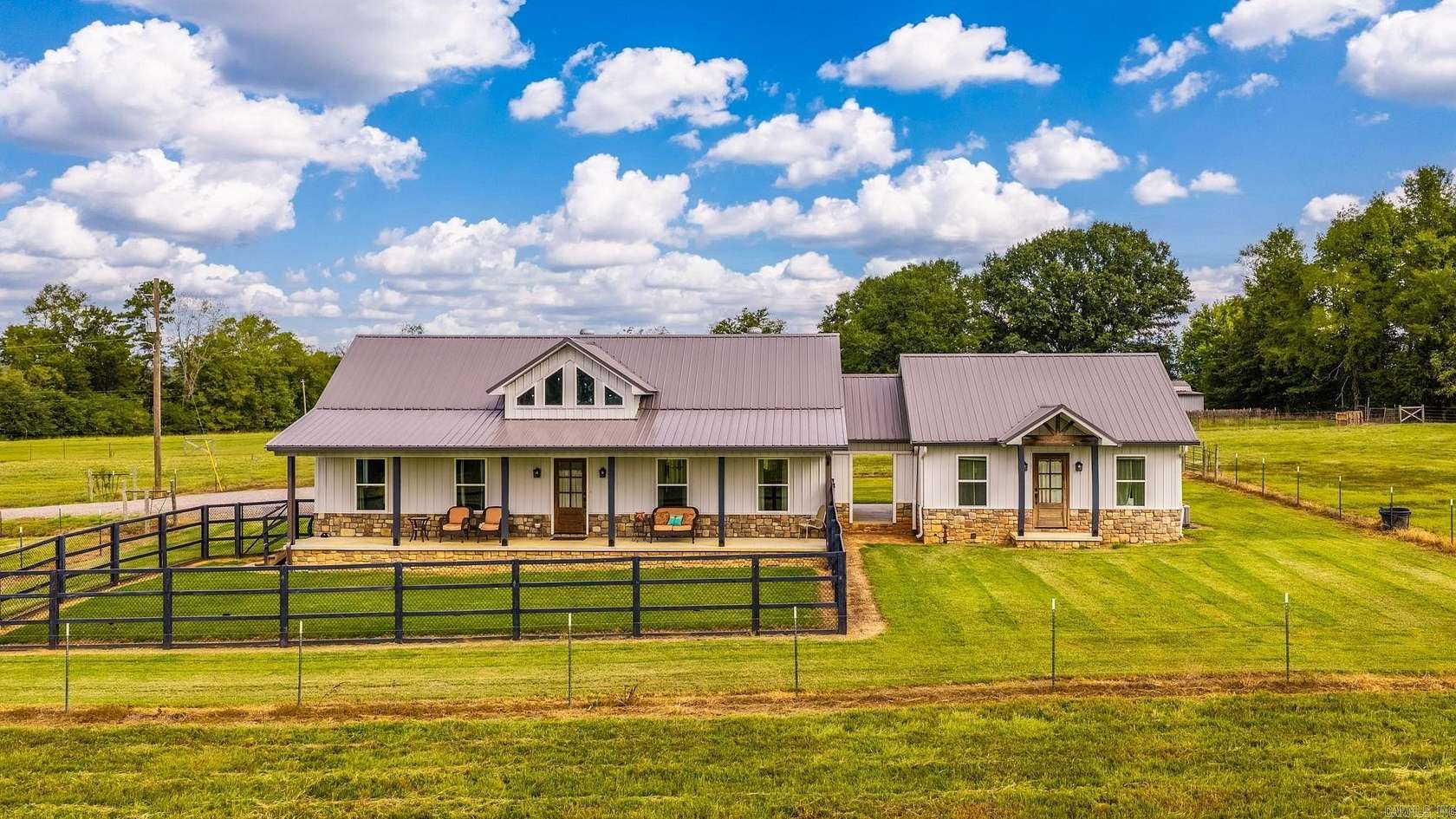 63 Acres of Land with Home for Sale in Damascus, Arkansas