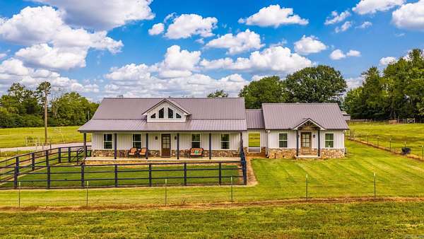 63 Acres of Land with Home for Sale in Damascus, Arkansas