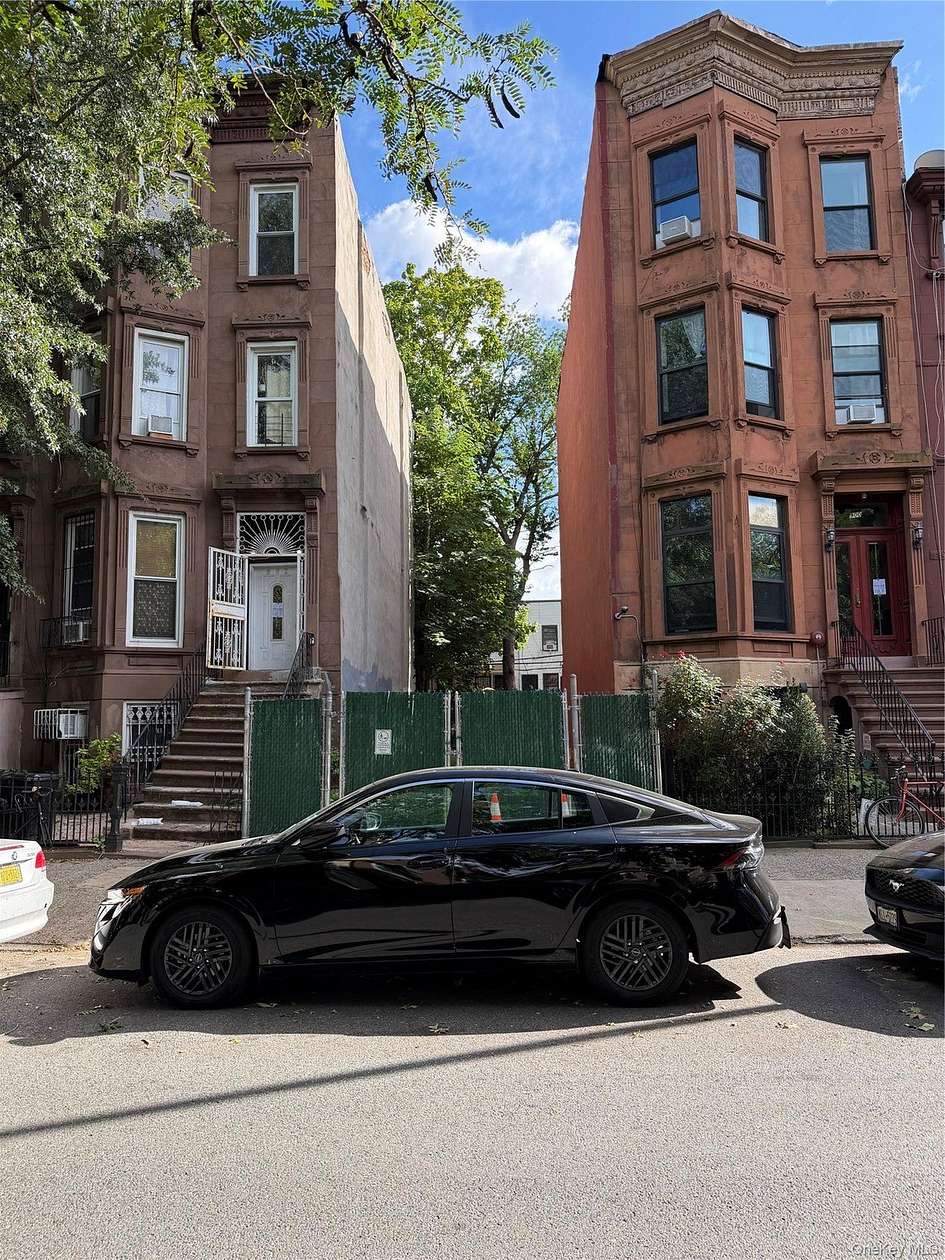 0.04 Acres of Residential Land for Sale in Brooklyn, New York