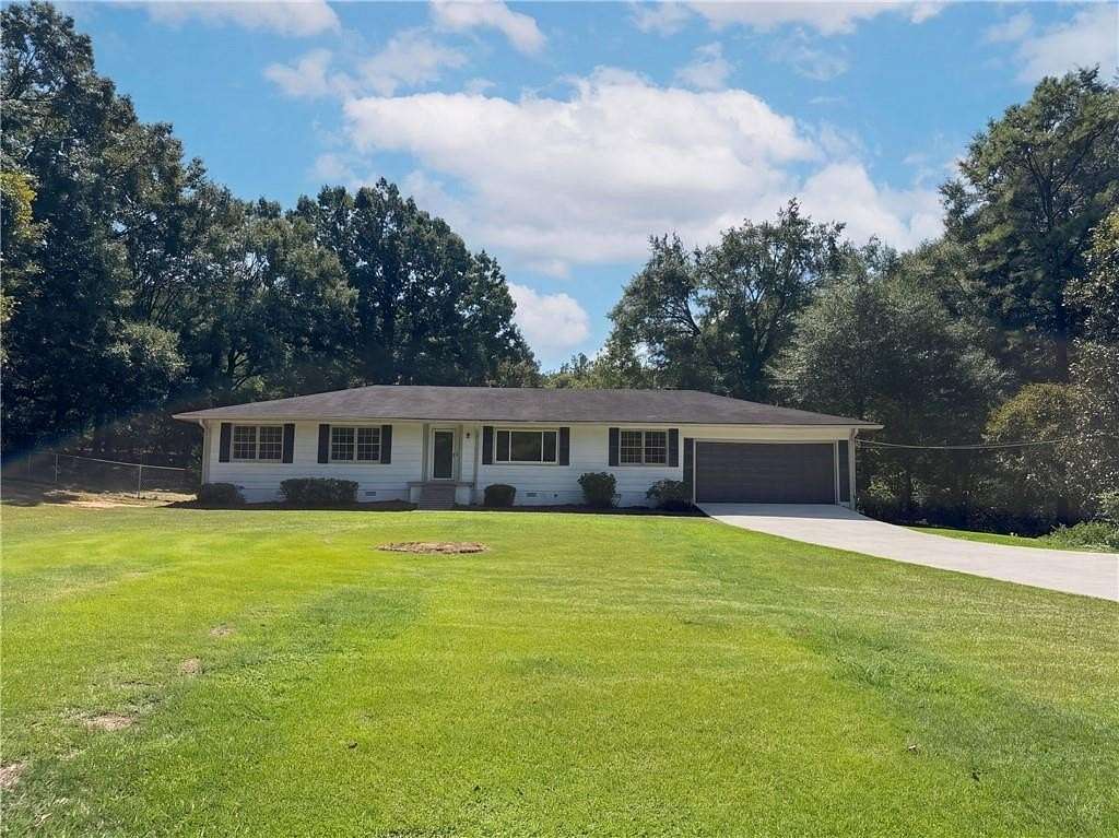 4.5 Acres of Land with Home for Sale in Ellenwood, Georgia