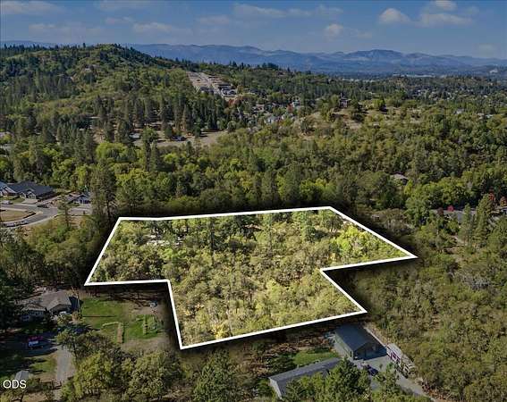 4 Acres of Land with Home for Sale in Grants Pass, Oregon