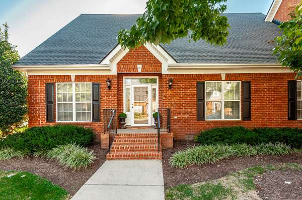 9.54 Acres of Land with Home for Sale in Hendersonville, Tennessee
